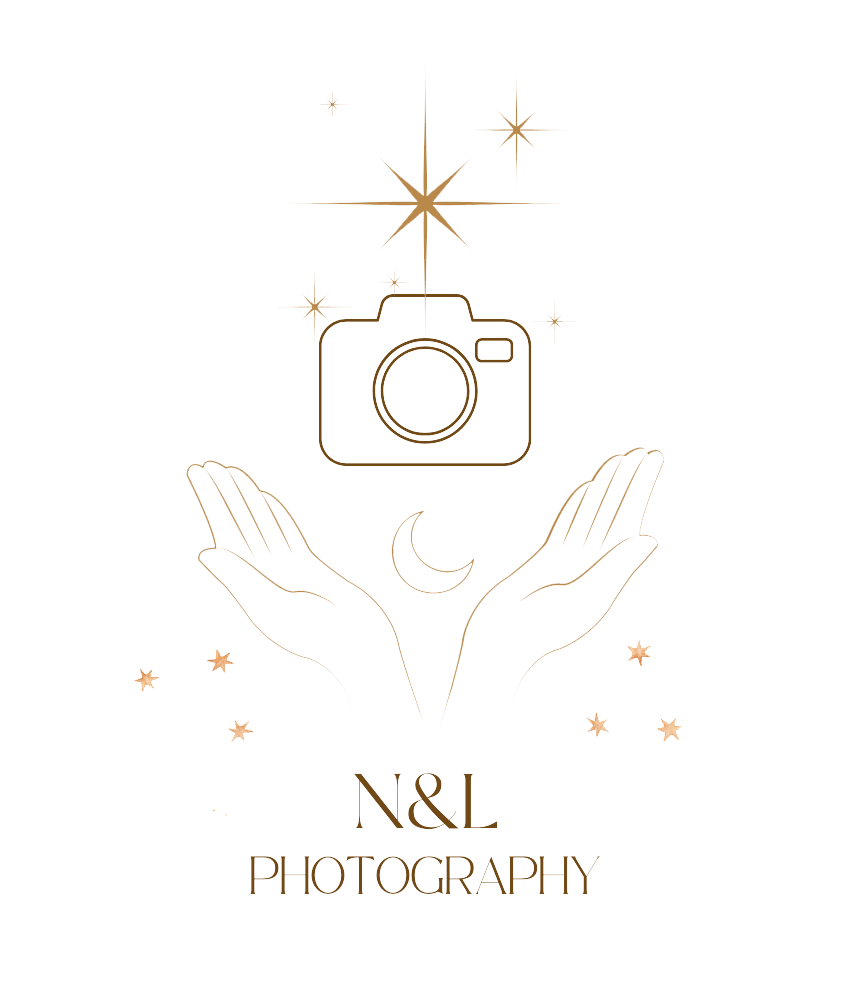 Logo présentant deux mains avec un appareil photo et des étoiles